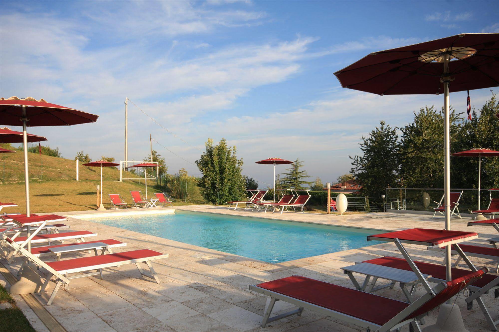Ca' Del Lupo Hotel Montelupo Albese Exterior foto