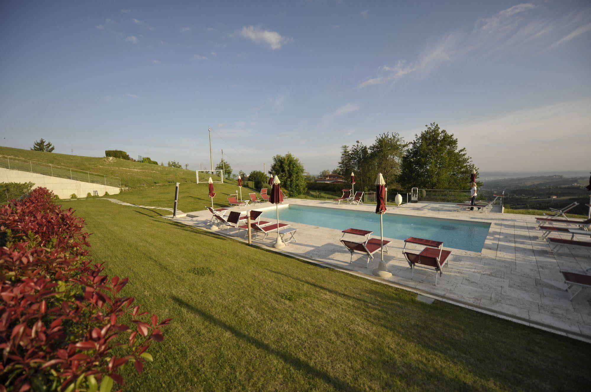 Ca' Del Lupo Hotel Montelupo Albese Exterior foto